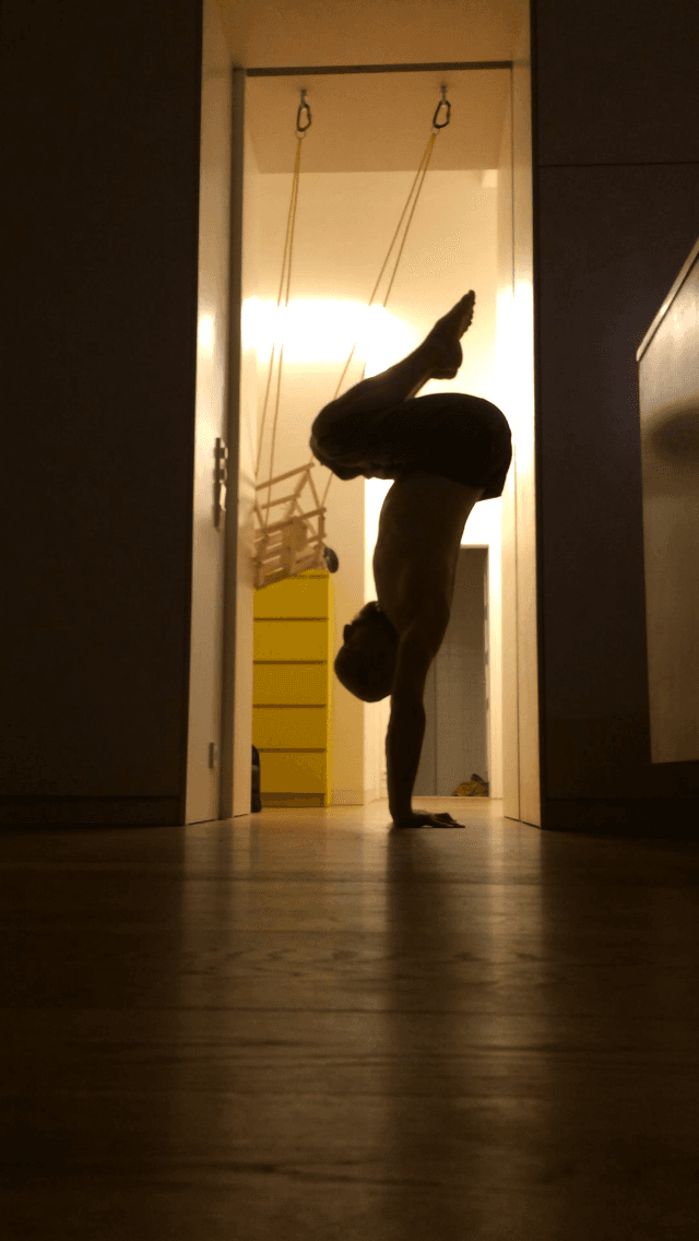 tucked_handstand