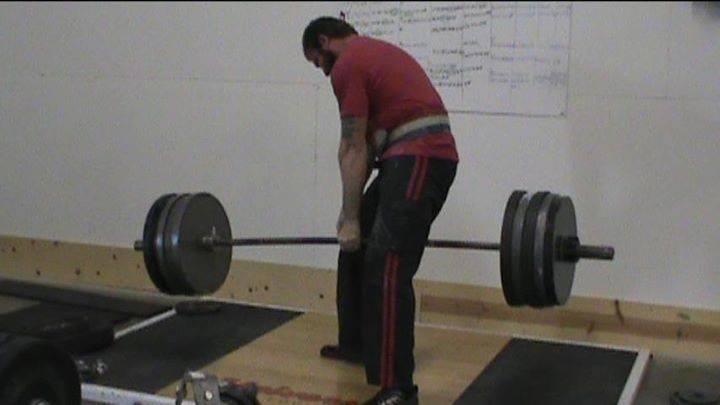 adam-deadlifting