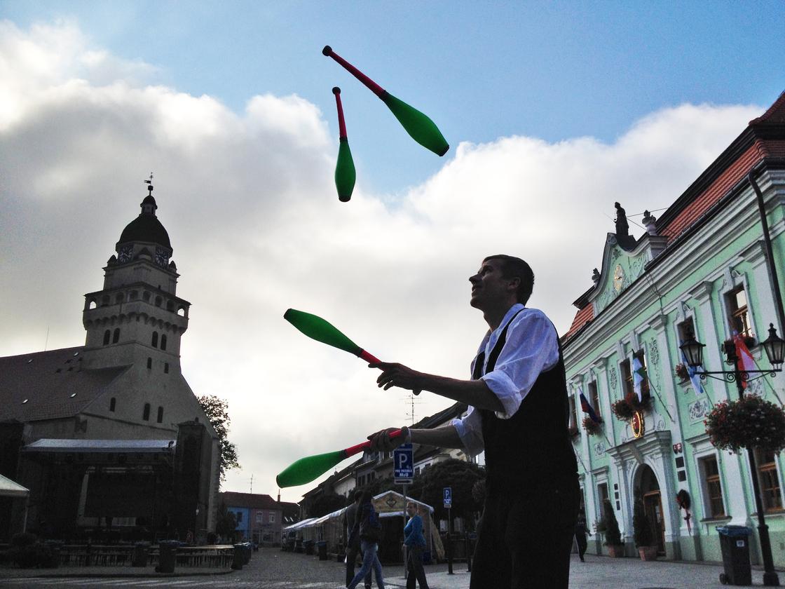 zonglovani-na-namesti